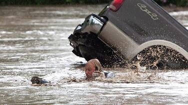 Calgary, Alberta man swims to safety with cat